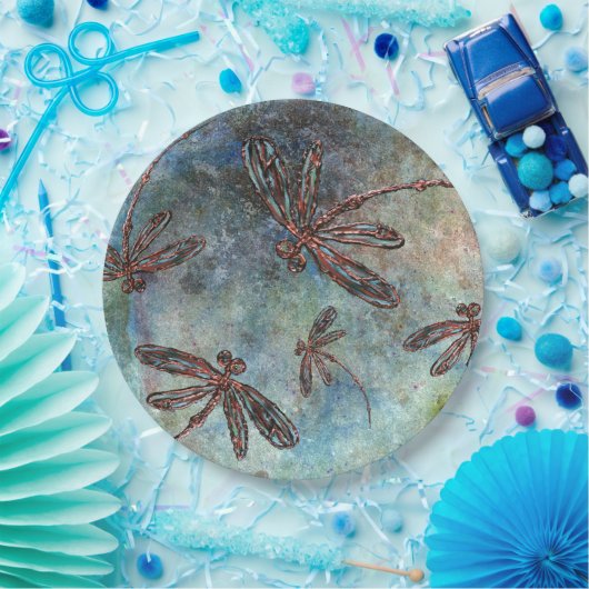 Assiettes En Carton Des libellules pointues en bronze sur un ciel magi (Fête)