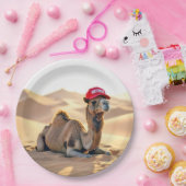 Assiettes En Carton Desert Camel Wearing a Red Retired Cap (Fête)
