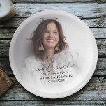 Assiettes En Carton Diplôme photo moderne<br><div class="desc">Cette plaque de papier de graduation photo simpliste et élégante est l'accessoire parfait pour votre fête de graduation ! Les assiettes comportent une photo du diplômé, avec une couverture blanche, un modèle qui peut être facilement édité et personnalisé. Vous pouvez modifier les styles, les tailles et les couleurs des polices...</div>