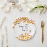 Assiettes En Carton Doux Comme Peut Être Bumblebee Plaques de papier<br><div class="desc">Les peignes à miel et les bee's apportent ce design tout simplement doux. Célébrez votre baby shower avec style grâce à notre conception entièrement personnalisable de bosses - ce design personnalisé époustouflant peut être personnalisé pour refléter les baby showers, les anniversaires et bien plus encore! Il est complètement neutre du...</div>