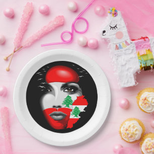 Assiettes En Carton Drapeau et carte du Liban sur le visage de la fill