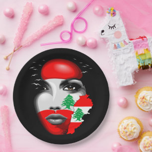Assiettes En Carton Drapeau et carte du Liban sur le visage de la fill