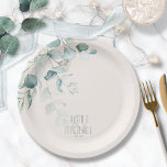 Assiettes En Carton Dreamy Greenery Wedding V2 Green/Blue ID817<br><div class="desc">Delicate, nature inspired greenery arrangements including blue gum eucalyptus with splashes of gold and gold leaf outlines along with unique design layouts make this an exciting wedding set for any time of year. The wedding paper plate shown here features a side border of lush greenery and the bride and groom's...</div>