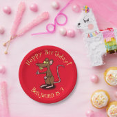 Assiettes En Carton Drôle rat lève le pied sur un dessin animé personn (Fête)