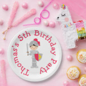 Assiettes En Carton Écoutez votre chevalier mignon aux cheveux noirs (Fête)