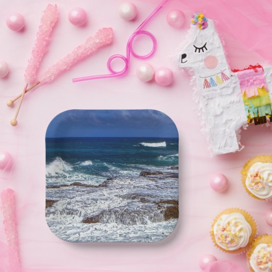 Assiettes En Carton Écraser Des Vagues Sur Des Plaques Papier Rocheuse (Fête)