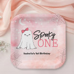 Assiettes En Carton Éffrayant One Girl Ghost 1er fête d'anniversaire<br><div class="desc">Cette plaque de papier de 1er anniversaire est parfaite pour une fête d'anniversaire d'Halloween. Cette conception de ceintures comporte une représentation graphique d'un fantôme portant un arc rose,  et est accentuée par le texte "Éffrayant ONE".</div>