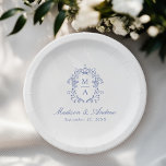 Assiettes En Carton Elégant bleu Chinoiserie Monogram Crest Mariage<br><div class="desc">Ajoutez une touche romantique et personnalisée à votre réception de mariage, fête de fiançailles, douche de couple ou dîner de répétition avec des assiettes en papier Victorian Floral Elegant Blue Chinoiserie. Les élégantes plaques en papier de mariage sont ornées d'une crête de chinoiserie bleue complexe entourant les initiales monographiques du...</div>