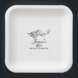 Assiettes En Carton Elégant Classic Golf 40th Birthday Party Custom<br><div class="desc">Élégante plaque de papier d'anniversaire en noir et blanc pour un golfeur. Le sommet de est décoré d'accessoires de golf - un club de golf, balle de golf, casquette et gants. L'aquarelle crée une esthétique traditionnelle et classique. Parfait pour un bain d'anniversaire au club ou un jardin barbecue. Tout le...</div>