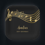Assiettes En Carton Elegant Gold Music Notes 50th Birthday Black<br><div class="desc">Cette plaque de fête de 50ème anniversaire modifiable comprend un stave avec des notes de musique et une clef triphe en faux or sur un arrière - plan noir complété par une typographie de script moderne. Parfait pour les fêtes d'anniversaire pour adultes, les événements musicaux et les amateurs de musique....</div>