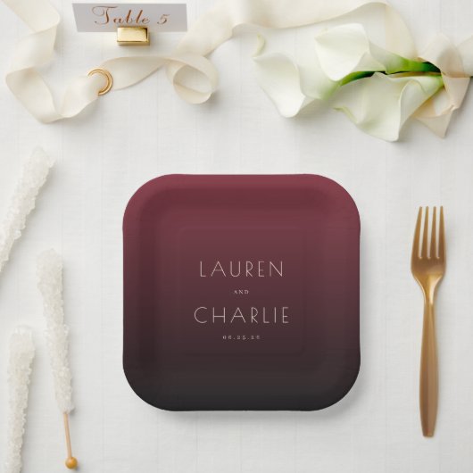 Assiettes En Carton Elegant Maroon Minimalist Names (Mariage)