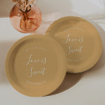 Assiettes En Carton Élégant minimaliste Jaune Mariage de calligraphie<br><div class="desc">Cette élégante plaque de calligraphie minimaliste jaune mariage est parfaite pour un mariage rustique. Le design comporte une belle police de calligraphie dans un arrière - plan jaune.</div>