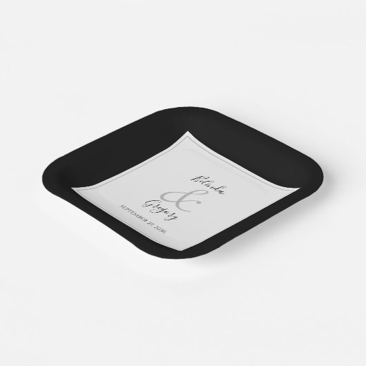 Assiettes En Carton Élégant Monogramme Mariage noir et blanc (Angulaire)