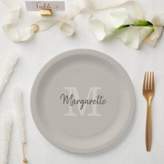 Assiettes En Carton Élégant Neutre Nom et Monogramme initial (Mariage)