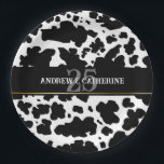 Assiettes En Carton Élégant Spots de vache Imprimer Mariage agricole A<br><div class="desc">Personnalisé classique et tendance peau de vache noir et blanc taches texture design mariage anniversaire de la table. Poster de animal taches de vache</div>