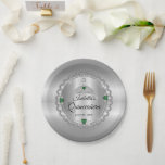Assiettes En Carton Élégant vert émeraude | Diamond Crown Quinceañera<br><div class="desc">Elégant faux diamant apparence formes et émeraude en forme de coeur faux pierres gemmes sur un dégradé argenté arrière - plan avec texte noir modifiable Quinceañera 15e anniversaire design fête. Conception composite par Holiday Hearts Designs (droits réservés). Si vous avez des questions ou avez besoin d'aide pour la conception, envoyez-nous...</div>