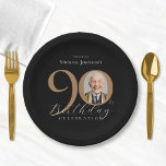 Assiettes En Carton Elégante Black Gold Photo 90th Birthday Party<br><div class="desc">Elégante Black Gold Photo 90th Birthday Party Papier Plaques. Célébrez un anniversaire marquant avec notre design élégant Black and Gold Simple, parfait pour ajouter une touche de sophistication à votre journée spéciale. Ce design personnalisable présente un arrière - plan noir élégant, orné d'élégants accents dorés, créant un look intemporel et...</div>
