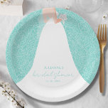 Assiettes En Carton Élégante Fête des mariées de mariée<br><div class="desc">Une mariée en robe mariage surplombant une rose blanche sur un arrière - plan turquoise (ou de toute couleur),  ajoute un bel ajout à votre décor de douche nuptiale. CORRESPONDRE des articles dans notre magasin.</div>