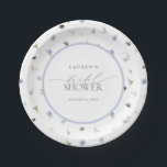 Assiettes En Carton Elégante Fête des mariées Fleur sauvage bleu Dusty<br><div class="desc">Une nouvelle expression du charme nuptial, ces assiettes en papier floral apportent une touche de grâce de jardin à votre table. Des fleurs sauvages éparpillés dans des teintes douces et aquarelles encerclent un centre monogramme croustillant, élevant même le buffet le plus simple en un paysage de table intentionnel. Idéal pour...</div>
