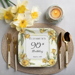 Assiettes En Carton Élégante jonquille jaune Floral 90e anniversaire<br><div class="desc">Design floral "90th Birthday" aux jonquilles jaunes élégantes,  avec un cadre carré fleuri de jonquilles entourant un cadre blanc et vert sur un arrière - plan jaune et blanc en détresse.</div>
