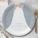 Assiettes En Carton Élégante mariée sur Dusty Blue Fête des mariées<br><div class="desc">Une mariée en robe mariage surplombant une rose blanche sur un arrière - plan bleu poussiéreux (ou de toute couleur),  ajoute un bel ajout à votre décor de douche nuptiale. CORRESPONDRE des articles dans notre magasin.</div>