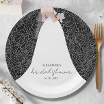 Assiettes En Carton Élégante mariée sur Fête des mariées noire<br><div class="desc">Une mariée dans sa robe mariage sur une rose blanche sur un arrière - plan noir (ou de toute couleur),  fait un bel ajout à votre décor de douche nuptiale. CORRESPONDRE des articles dans notre magasin.</div>