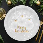 Assiettes En Carton Élégants ornements de Noël Snowflakes<br><div class="desc">Les élégantes ornements blancs de Noël sur un arrière - plan gris clair rempli de flocons sont présentés sur ces plaques en papier de 2 tailles. CORRESPONDRE des articles dans notre magasin.</div>