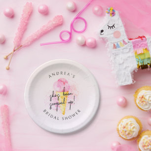 Assiettes En Carton Elle a été ramassée à la Fête des mariées de crème