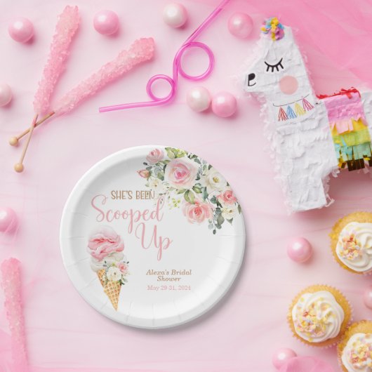 Assiettes En Carton Elle a été récupérée sur des plaques de papier per (Fête)