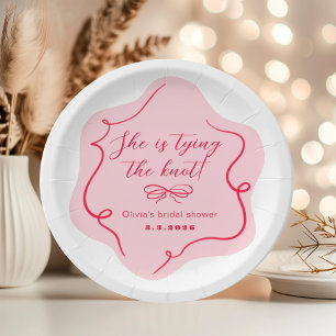Assiettes En Carton Elle attache le noeud rétro rose ondulé rouge