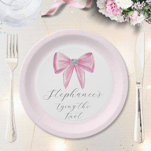 Assiettes En Carton Elle est en train de nouer la Fête des mariées de