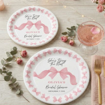 Elle Noue le Nœud Joli Rose Pâle Mariage Cérémonie