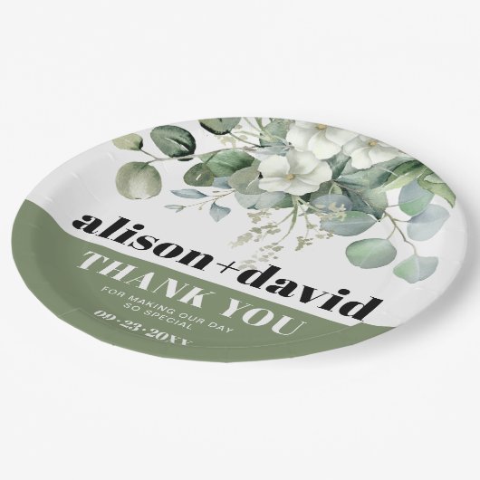 Assiettes En Carton Eucalyptus et fleurs blanches typographie mariage (Angle)