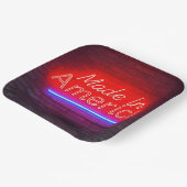 Assiettes En Carton Fabriqué En Amérique Neon Sign On Brick (Angulaire)