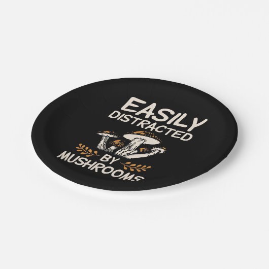 Assiettes En Carton Facilement Distrait Par Les Champignons (Angle)