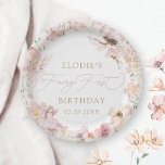 Assiettes En Carton Fée 1ère Filles Florales Rose Anniversaire<br><div class="desc">Terminez votre fête de premier anniversaire sur le thème de la fée avec nos assiettes en papier jetables "Fairy First" enchanteresses. Conçues pour s'associer harmonieusement à notre invitation Fairy First anniversaire, ces assiettes présentent de délicates flores d'aquarelle, des fées fantaisistes et de charmants champignons aux teintes pastel douces. L'élégante typographie...</div>