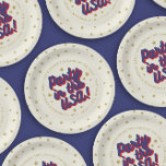 Assiettes En Carton Fête aux Etats-Unis 4 juillet Décorations<br><div class="desc">Célébrez le 4 juillet en style avec cette plaque de papier amusante. Avec l'expression "Party in the USA" dans une police amusante avec des couleurs patriotiques et des étoiles d'or. Customisez avec vos informations de célébration.</div>