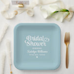 Assiettes En Carton Fête des mariées de Mariage bleu Aqua personnalisé<br><div class="desc">Les élégantes plaques personnalisées de mariage en papier de fête disposent d'un design moderne de script de calligraphie "Fête des mariées" avec un accent de coeur mignon. Personnalisez avec le nom de la mariée et le nom de future Mme qui l’événement honore. Design propre et simple. Notez que le jeu...</div>