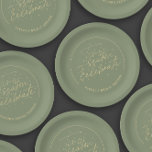 Assiettes En Carton Fête des mariées d'hiver de la mousse verte de sai<br><div class="desc">'Cette saison à célébrer est une plaque de papier de douche nuptiale d'hiver chic, avec un en-tête qui dit "C'est la saison à célébrer" dans une typographie stylisée en couleur dorée sur un arrière - plan de mousse verte. Si vous avez besoin d'une pièce qui n'est pas dans la collection,...</div>