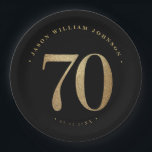 Assiettes En Carton Fête du 70e anniversaire<br><div class="desc">Plaques de papier de fête du 70e anniversaire en noir et or</div>