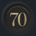 Assiettes En Carton Fête du 70e anniversaire<br><div class="desc">Plaques de papier de fête du 70e anniversaire en noir et or</div>