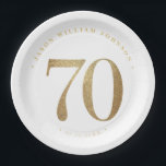 Assiettes En Carton Fête du 70e anniversaire<br><div class="desc">Plaques de papier de fête du 70e anniversaire en noir et or</div>