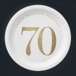 Assiettes En Carton Fête du 70e anniversaire<br><div class="desc">Plaques de papier de fête du 70e anniversaire en noir et or</div>
