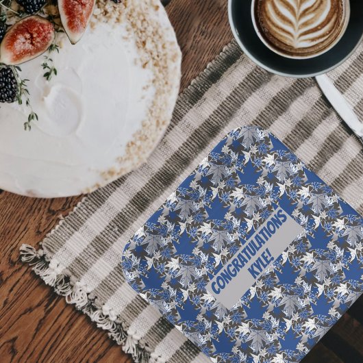 Assiettes En Carton Feuilles d'érable bleues sur fond charbon