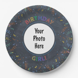 Assiettes En Carton Fille d'anniversaire joyeuse tableau de bord d'ann