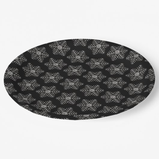 Assiettes En Carton Flocon de neige sur un Arrière - plan noir (Angle)