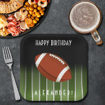 Assiettes En Carton Football Field Joyeux anniversaire Personnalisé<br><div class="desc">Plaques de papier carré personnalisables en 2 TAILLES - Dîner 9" et Snack 7" peuvent être personnalisées avec votre nom et occasion. CORRESPONDRE des articles dans notre magasin.</div>