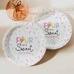Assiettes En Carton Four Ever Sweet Ice Cream 4e fête d'anniversaire<br><div class="desc">Ce sont quatre plaques en crème glacée sucrée première 4e anniversaire fêtards papier!</div>