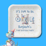 Assiettes En Carton Garçon Premier Anniversaire Amusant One Dinosaur<br><div class="desc">Célébrez votre "Benjamin's" en tournant un avec cette amusante plaque de papier d'anniversaire sur le thème des dinosaures. C'est amusant d'en tourner un et de partager l'occasion avec sa famille et ses amis. Toute question de conception n'a qu'à envoyer un conversation ou un courriel à charmdesignstudio@rcn.com et nous serons heureux...</div>
