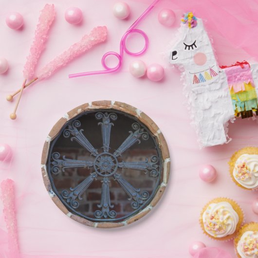 Assiettes En Carton Garde-fenêtre antique en fer forgé du Sud (Fête)